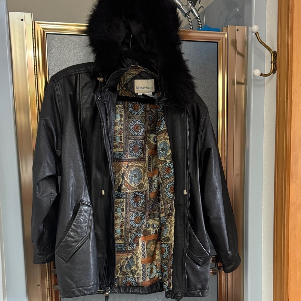 Elegant Black Leather Jacket with Fur Trim